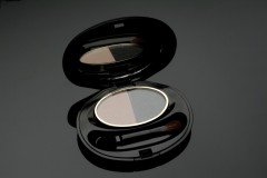 Frédéric-Braham-Contrast-corrector.-2004-750-withe-gold-compact-powderShiseido-1600x1200