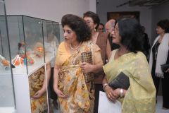 Guest having a close look at the artist work.