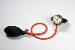 no.7-handshake-measuring-device